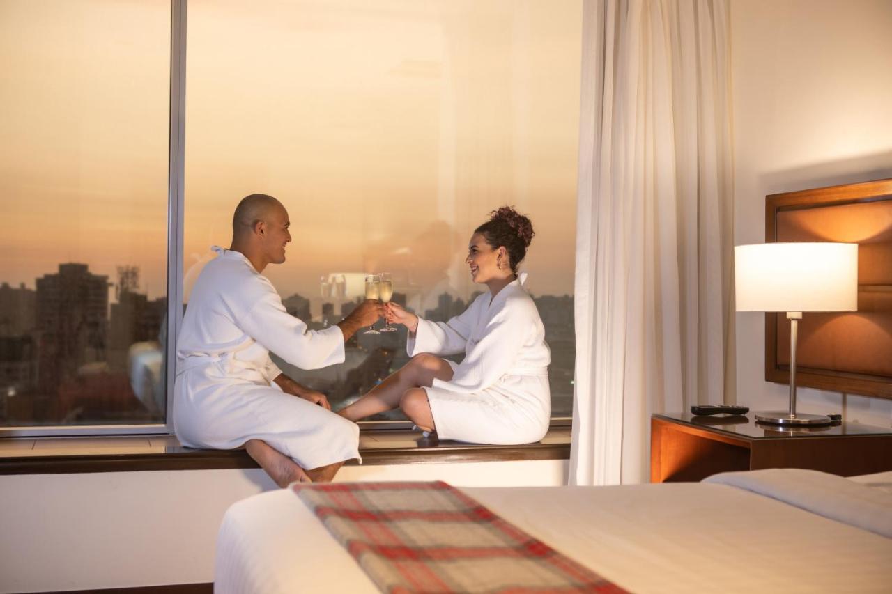 Casa Andina Premium Miraflores ลิมา ภายนอก รูปภาพ A couple in a hotel room