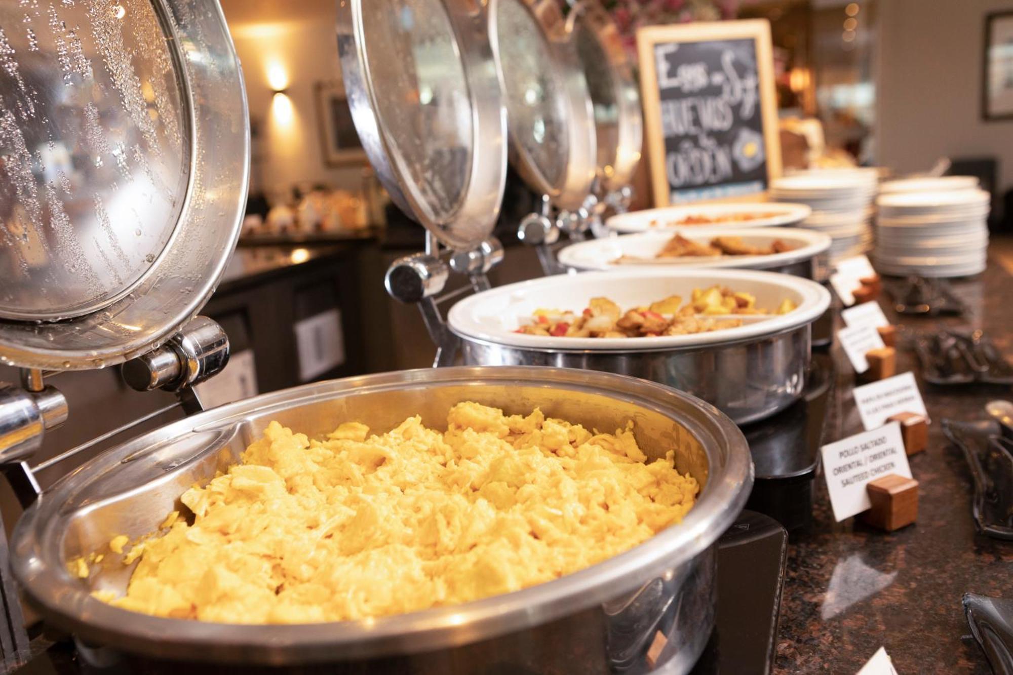 Casa Andina Premium Miraflores ลิมา ภายนอก รูปภาพ A chafing dish filled with food
