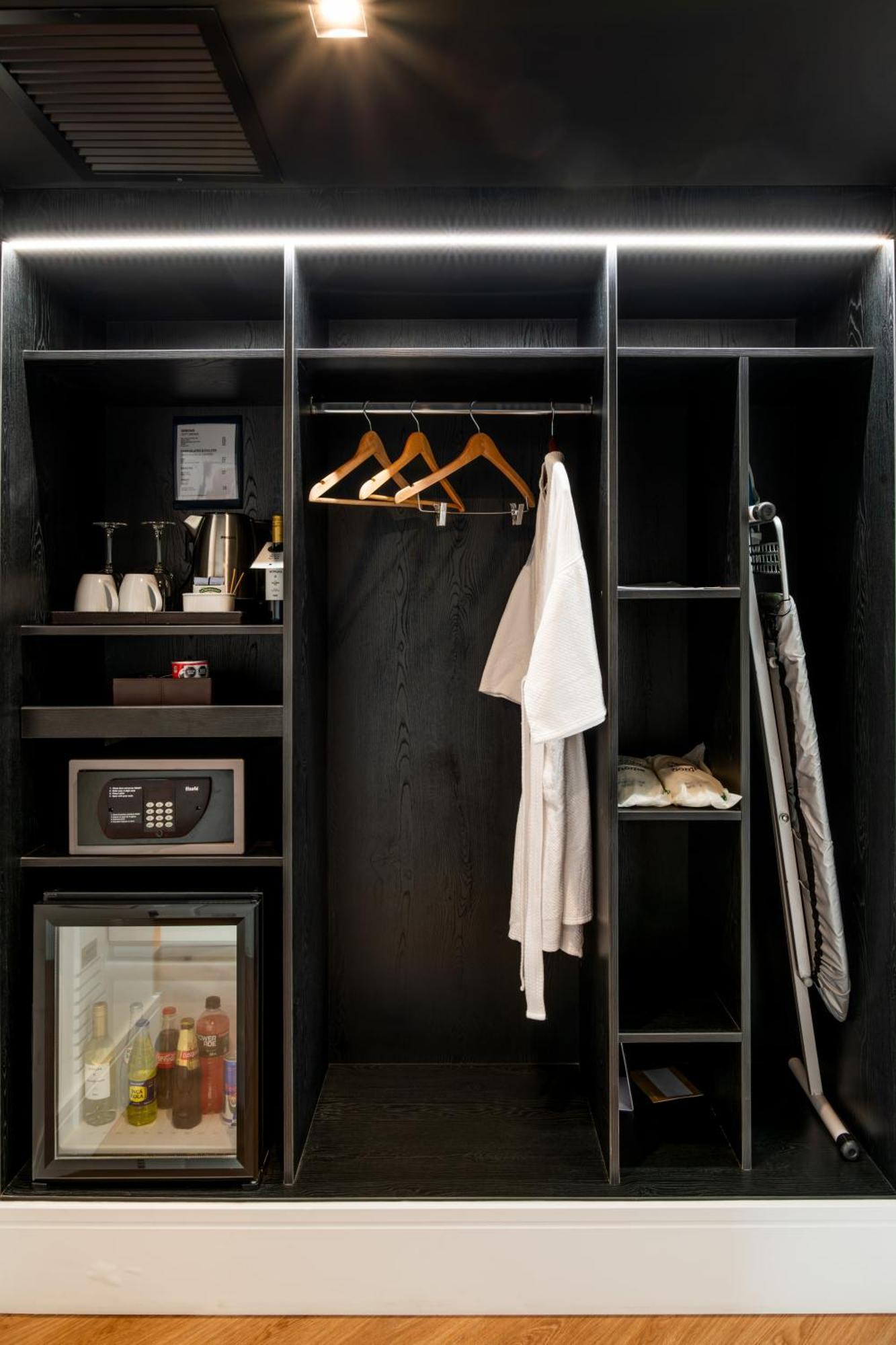 Casa Andina Premium Miraflores ลิมา ภายนอก รูปภาพ A wardrobe