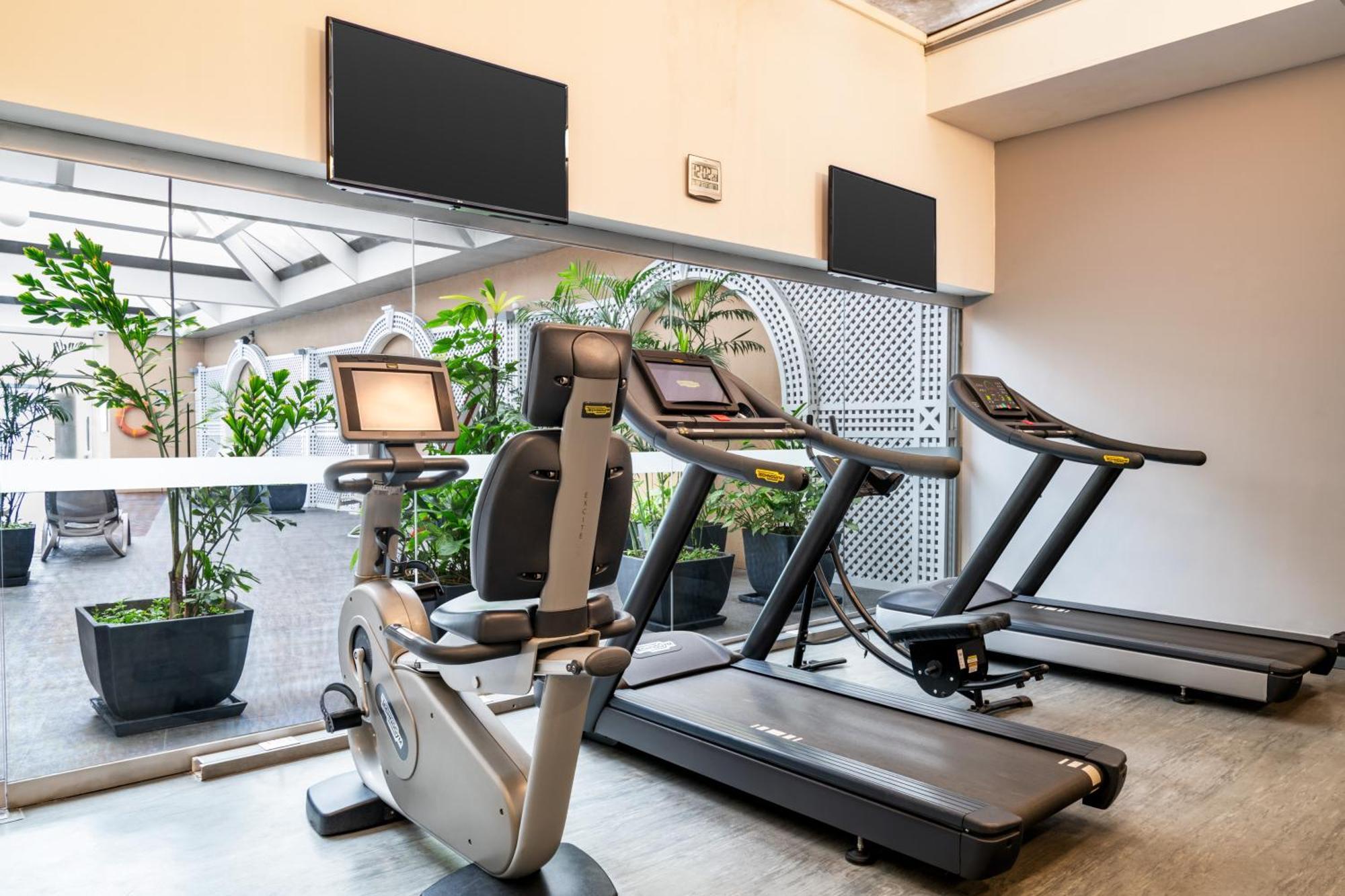 Casa Andina Premium Miraflores ลิมา ภายนอก รูปภาพ A treadmill