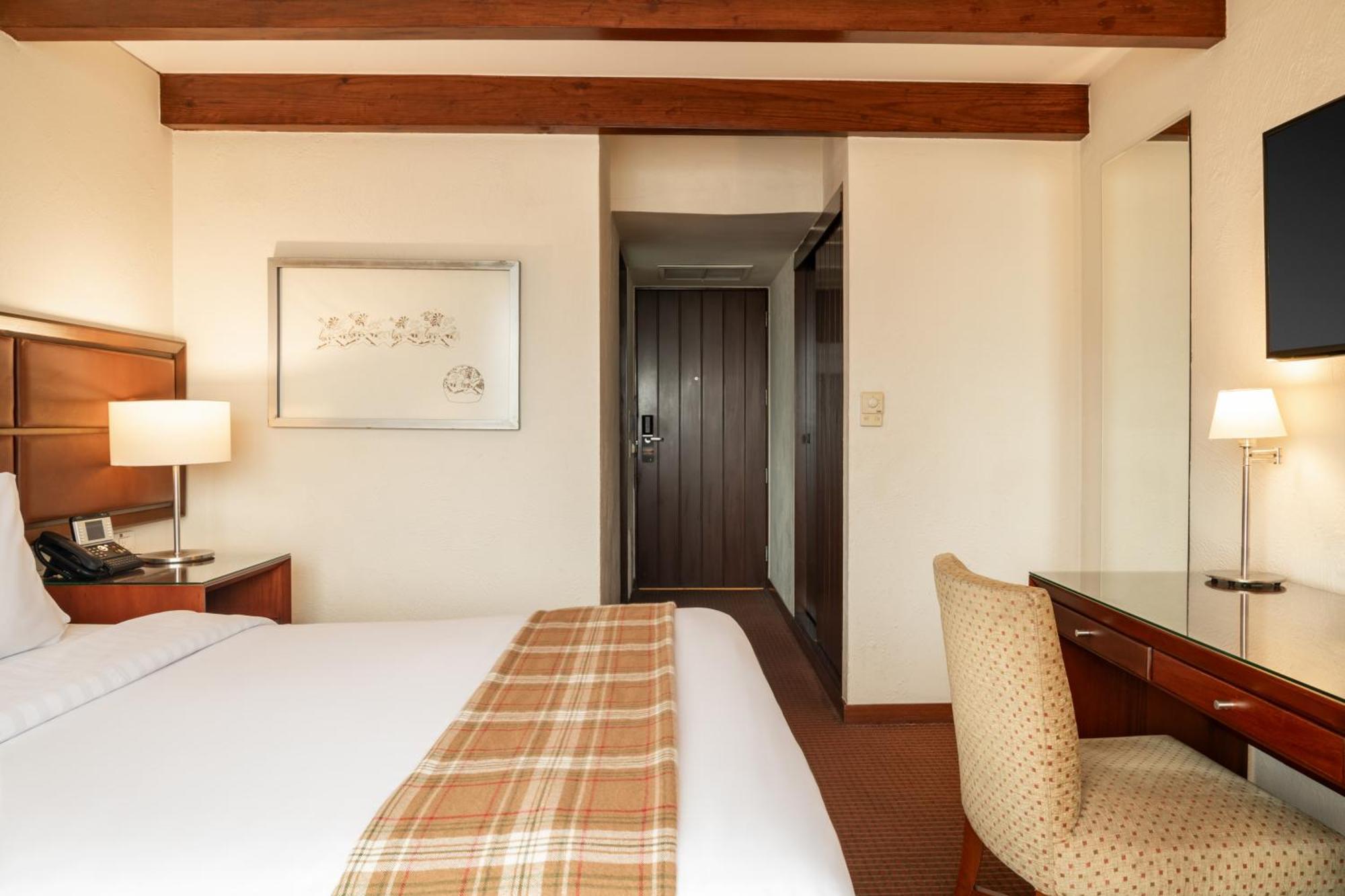 Casa Andina Premium Miraflores ลิมา ภายนอก รูปภาพ A room at the hotel